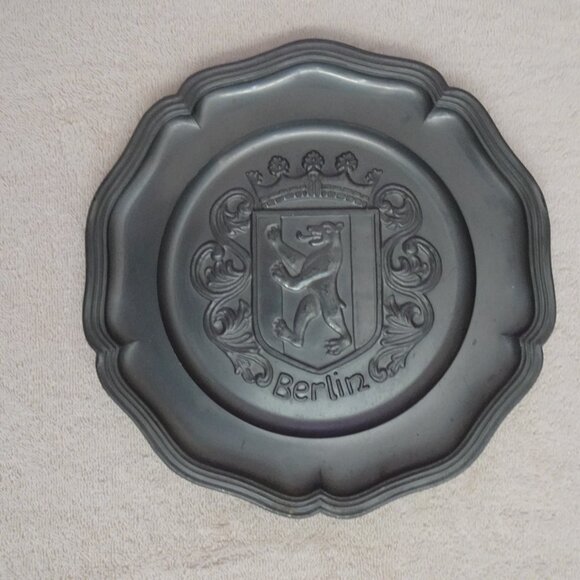 Vintage Embossed Pewter Plate Berlin Germany Bear Coat of Arms 9 Inch Decor Gift - Picture 1 of 9